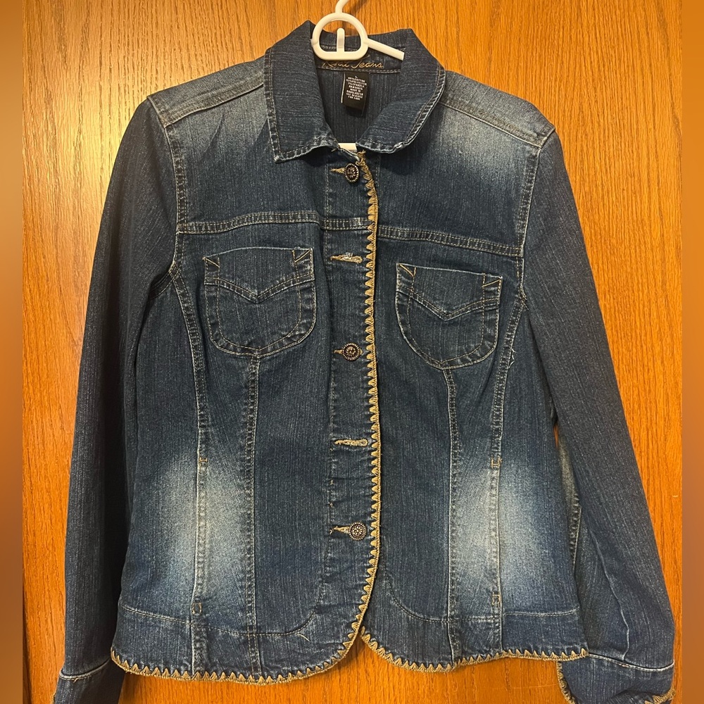 Kikit denim jacket with buttons and stitching along edges size‎ large.